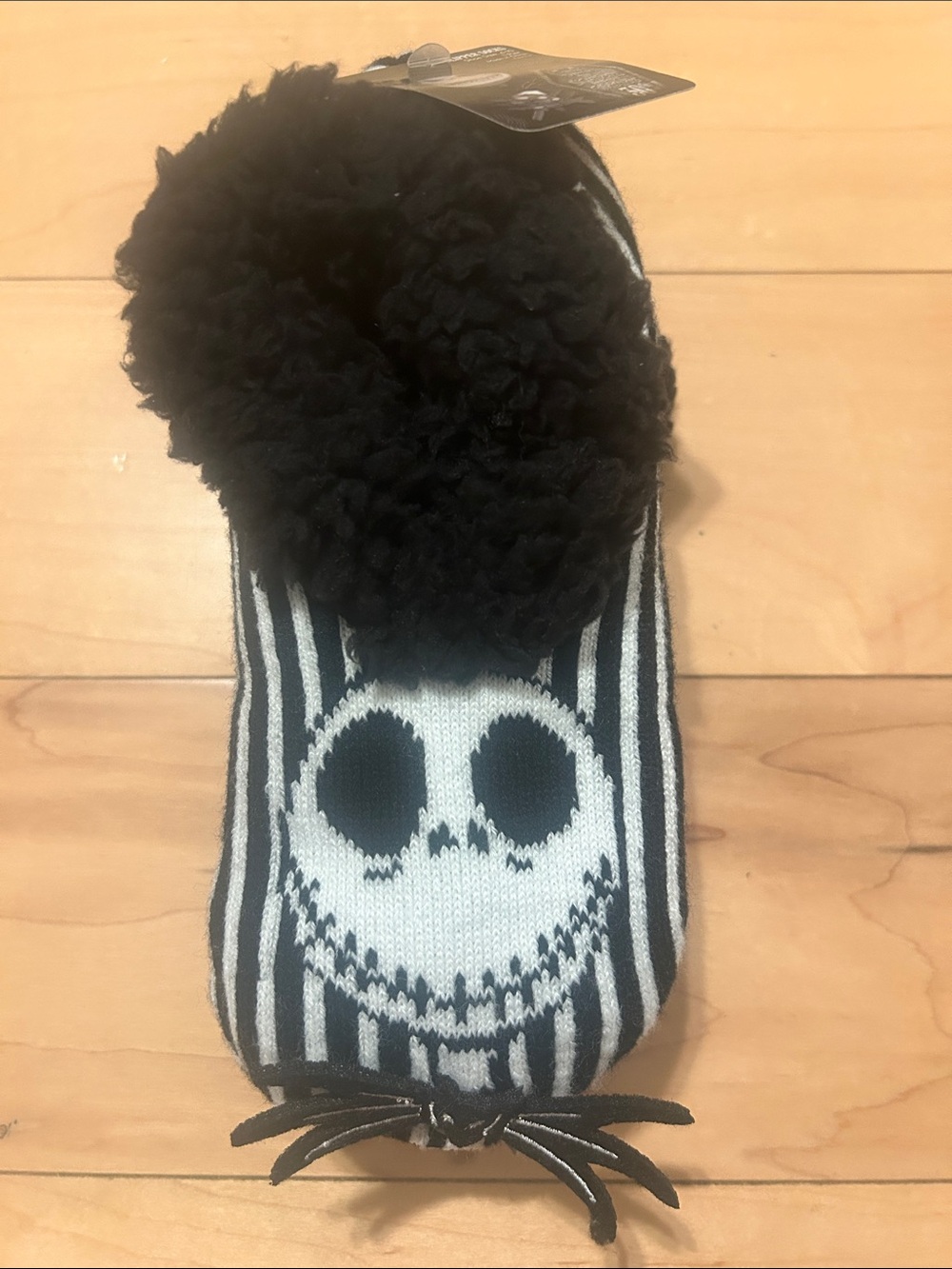 Women’s Black & White Skull Pom Pom Slipper Socks